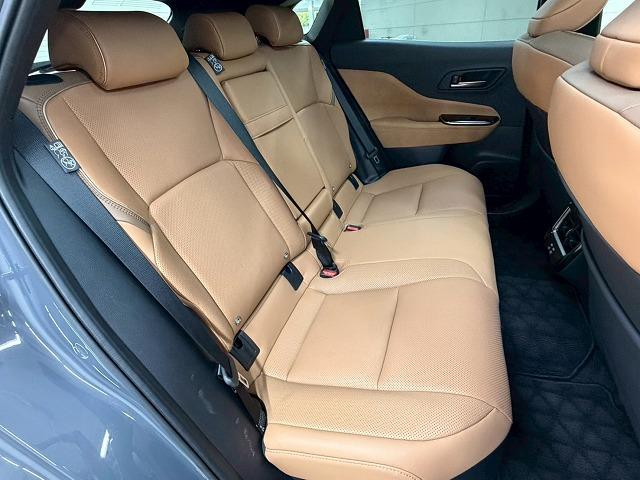 クラウンスポーツ ＳＰＯＲＴ　Ｚ　（ＨＥＶ）　１オナ／パノラマルーフ／茶革／全周囲／トヨタチームメイト／デジタルミラー／電動リアゲート／アップルカープレイ／シートヒーター＆シートクーラー／ＡＣ１００Ｖ／ヘッドアップディスプレイ（56枚目）