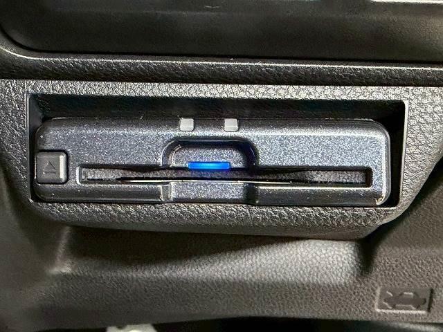 フォレスター SPORT 禁煙/デジタルミラー/メーカナビ/レダークルーズ/電動リアゲート/シートヒーター/ステアリングヒーター/パワーシート/アイサイト/ブラインドスポット/後席シートヒーター(13枚目)