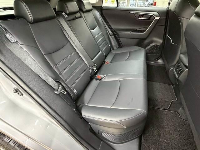 ＲＡＶ４ ＨＹＢＲＩＤ　Ｇ　禁煙／全周囲／電動リアゲート／シートヒーター／ＡＣ１００Ｖ／レーダークルーズ／ブラインドスポット／アップルカープレイ／ステアリングヒーター／シートメモリー／ナビキッド／レーンキープ（11枚目）