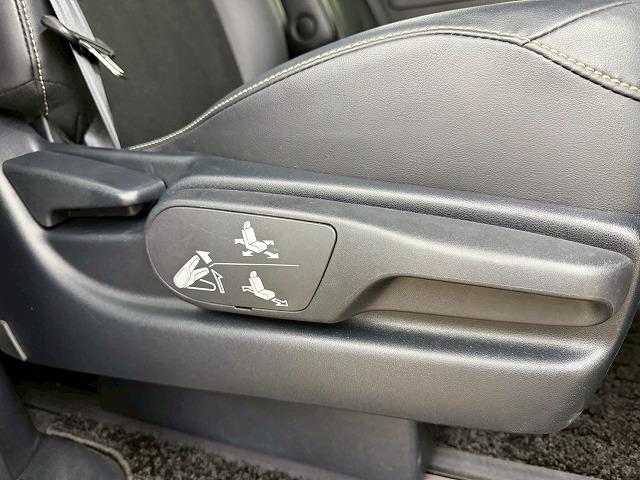 ノア Ｓｉ“Ｗ×Ｂ”　禁煙車／バックカメラ／両側パワースライド／クルーズコントロール／レーンキープ／衝突軽減／ＣＤ・ＤＶＤ再生／アイドリングストップ／スマートキー／オートハイビーム（48枚目）