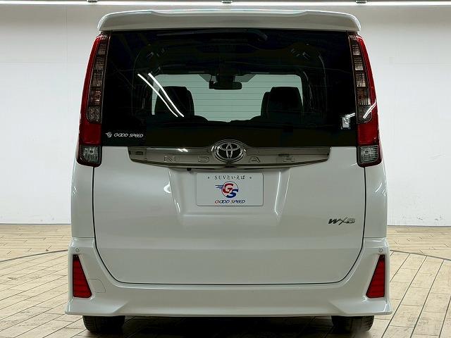 ノア Ｓｉ“Ｗ×Ｂ”　禁煙車／バックカメラ／両側パワースライド／クルーズコントロール／レーンキープ／衝突軽減／ＣＤ・ＤＶＤ再生／アイドリングストップ／スマートキー／オートハイビーム（67枚目）