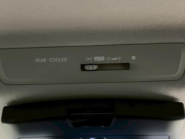 ヴォクシー ＺＳ“煌”　禁煙車／バックカメラ／フリップダウン／ＥＴＣ／ステアリングスイッチ／アイドリングストップ／ＣＤ・ＤＶＤ再生／両側パワースライド／スマートキー／Ｗエアコン／オートエアコン／オートライト（29枚目）