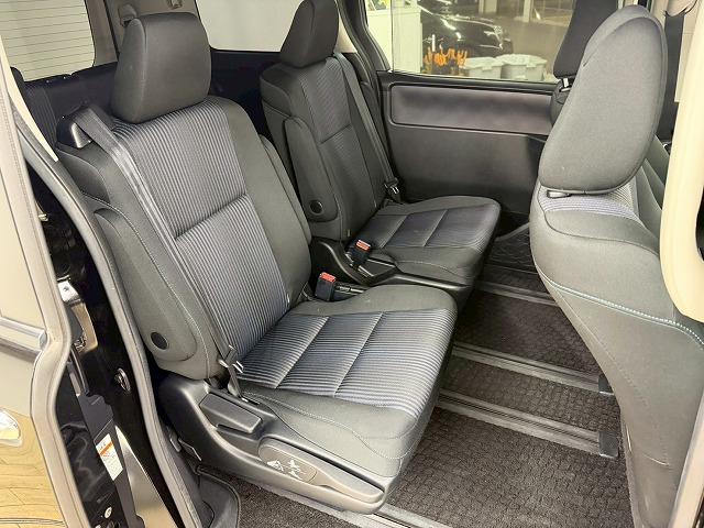 ヴォクシー ＺＳ“煌”　禁煙車／バックカメラ／フリップダウン／ＥＴＣ／ステアリングスイッチ／アイドリングストップ／ＣＤ・ＤＶＤ再生／両側パワースライド／スマートキー／Ｗエアコン／オートエアコン／オートライト（31枚目）