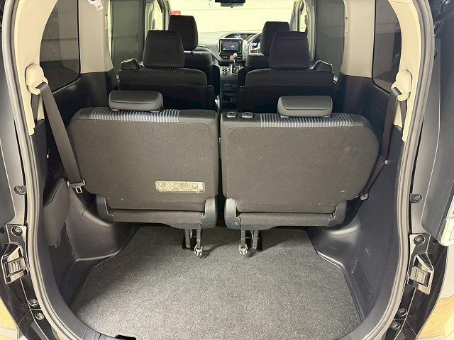 ヴォクシー ＺＳ“煌”　禁煙車／バックカメラ／フリップダウン／ＥＴＣ／ステアリングスイッチ／アイドリングストップ／ＣＤ・ＤＶＤ再生／両側パワースライド／スマートキー／Ｗエアコン／オートエアコン／オートライト（41枚目）