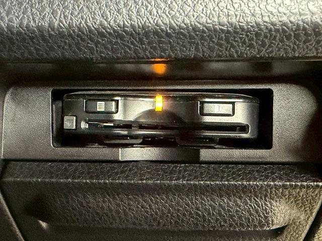 ヴォクシー ＺＳ“煌”　禁煙車／バックカメラ／フリップダウン／ＥＴＣ／ステアリングスイッチ／アイドリングストップ／ＣＤ・ＤＶＤ再生／両側パワースライド／スマートキー／Ｗエアコン／オートエアコン／オートライト（42枚目）