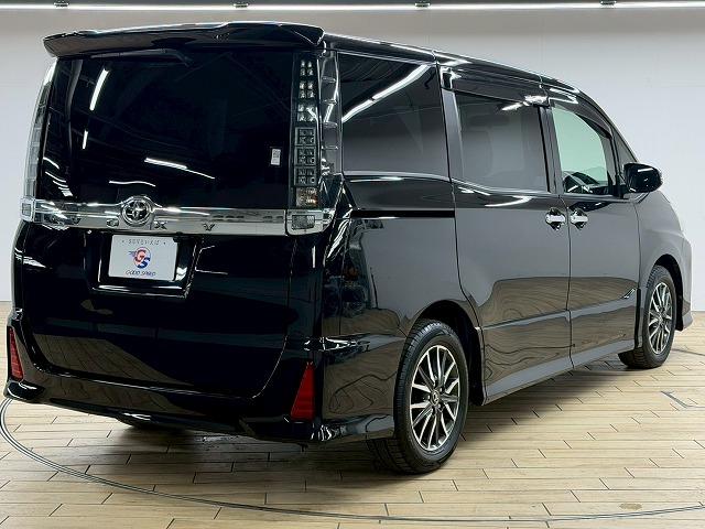 ヴォクシー ＺＳ“煌”　禁煙車／バックカメラ／フリップダウン／ＥＴＣ／ステアリングスイッチ／アイドリングストップ／ＣＤ・ＤＶＤ再生／両側パワースライド／スマートキー／Ｗエアコン／オートエアコン／オートライト（64枚目）