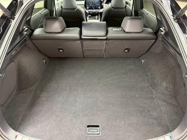 ＲＸ ＲＸ５００ｈ　“Ｆ　ＳＰＯＲＴ　Ｐｅｒｆｏｒｍａｎｃｅ”　禁煙／パノラマルーフ／マクレビ／全周囲／デジタルミラー／電動リアゲート／ヘッドアップディスプレイ／アップルカープレイ／パドルシフト／レーダークルーズ／ブラインドスポット（20枚目）