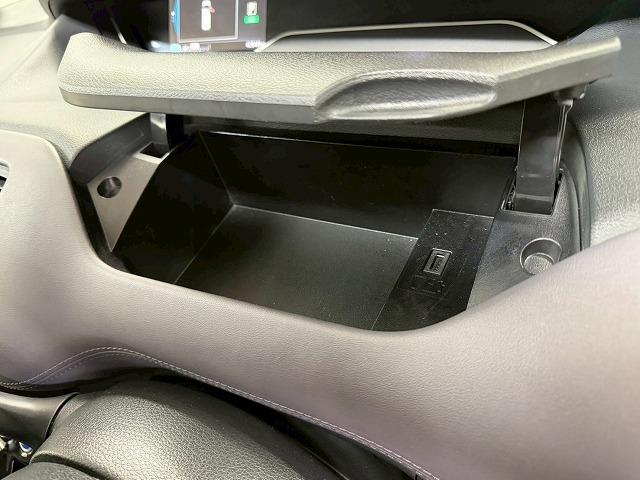 �A�N�Z�X�́A�y�呠�J�C���^�[�z���~��Ă����B�Ŋ��w�͖��Ήw�i�i�q�R�z�{���{���j�ƂȂ�܂��B���O�ɂ��A���𒸂���΁A���}������܂��B