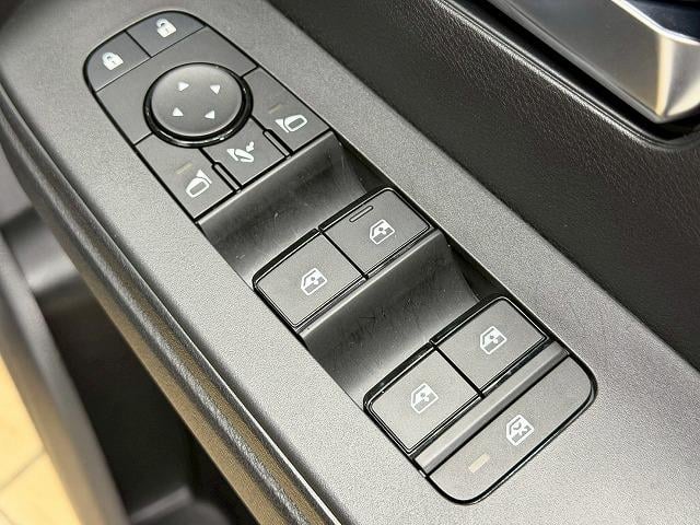 �A�N�Z�X�́A�y�呠�J�C���^�[�z���~��Ă����B�Ŋ��w�͖��Ήw�i�i�q�R�z�{���{���j�ƂȂ�܂��B���O�ɂ��A���𒸂���΁A���}������܂��B