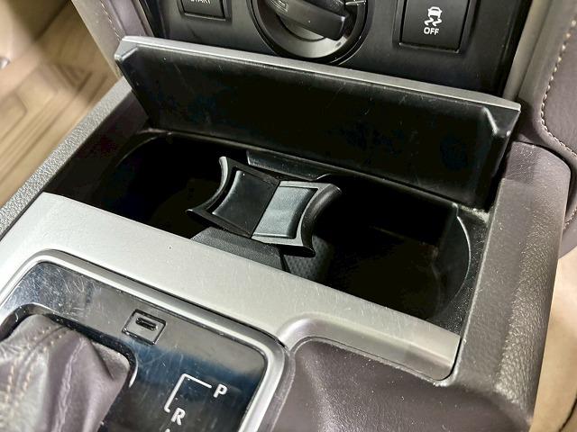 ランドクルーザープラド ＴＸ　“Ｌパッケージ”　禁煙／サンルーフ／レーダークルーズ／モデリスタ／ルーフレール／３列／シートクーラー／ＥＴＣ／クリアランスソナー／オートハイビーム／ＣＤ・ＤＶＤ再生／シートヒーター／パワーシート（31枚目）