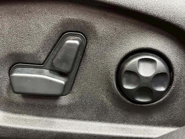 ジープ・レネゲード リミテッド　禁煙／バックカメラ／レーダークルーズ／ＥＴＣ／シートヒーター／メーカーナビ／ブラインドスポット／アップルカープレイ／パワーシート／ステアリングヒーター／アイドリングストップ（8枚目）