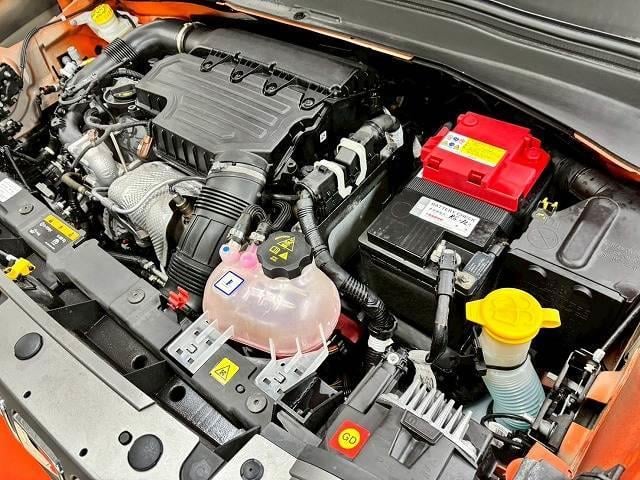 ジープ・レネゲード リミテッド　禁煙／バックカメラ／レーダークルーズ／ＥＴＣ／シートヒーター／メーカーナビ／ブラインドスポット／アップルカープレイ／パワーシート／ステアリングヒーター／アイドリングストップ（15枚目）