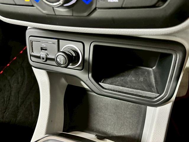 ジープ・レネゲード リミテッド　禁煙／バックカメラ／レーダークルーズ／ＥＴＣ／シートヒーター／メーカーナビ／ブラインドスポット／アップルカープレイ／パワーシート／ステアリングヒーター／アイドリングストップ（25枚目）