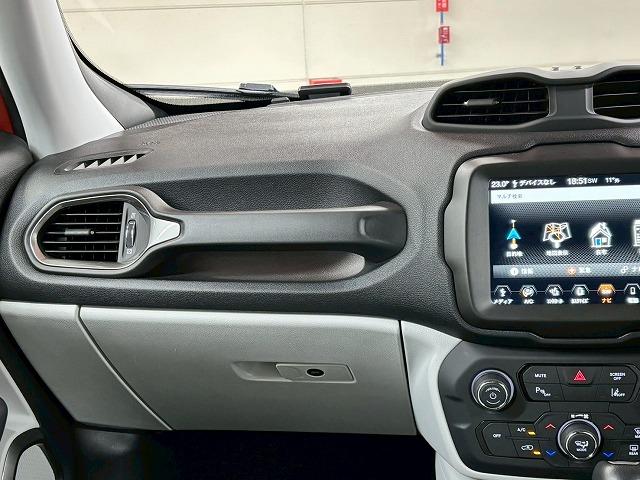 ジープ・レネゲード リミテッド　禁煙／バックカメラ／レーダークルーズ／ＥＴＣ／シートヒーター／メーカーナビ／ブラインドスポット／アップルカープレイ／パワーシート／ステアリングヒーター／アイドリングストップ（41枚目）