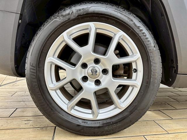 ジープ・レネゲード リミテッド　禁煙／バックカメラ／レーダークルーズ／ＥＴＣ／シートヒーター／メーカーナビ／ブラインドスポット／アップルカープレイ／パワーシート／ステアリングヒーター／アイドリングストップ（53枚目）