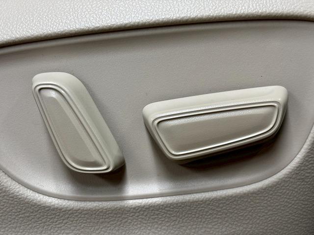 アルファードハイブリッド Ｅｘｅｃｕｔｉｖｅ　Ｌｏｕｎｇｅ　１オナ／サンルーフ／フリップダウン／デジタルミラー／全周囲／ＪＢＬ／ヘッドアップディスプレイ／アップルカープレイ／シートヒーター＆シートクーラー／ワイヤレス受電／ＡＣ１００Ｖ／ブラインドスポット（45枚目）