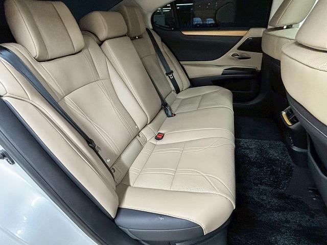 ＥＳ ＥＳ３００ｈ　“ｖｅｒｓｉｏｎ　Ｌ”　禁煙／サンルーフ／マクレビ／全周囲／ＡＣ１００Ｖ／シートヒーター／ブラインドスポット／レーダークルーズ／シートクーラー／ステアリングヒーター／ＡＣ１００Ｖ／ステアリングヒーター／電動リアゲート（56枚目）