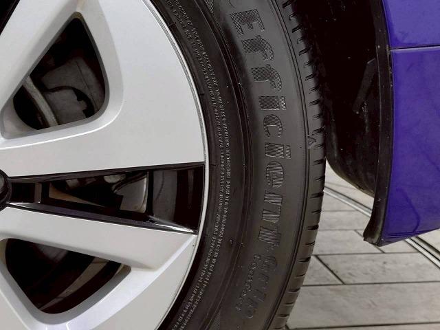 プリウス Ａ　１オーナー／レーダークルーズ／パーキングアシスト／ヘッドアップディスプレイ／衝突軽減／／ブラインドスポット／ステアリングスイッチ／オートハイビーム／ＬＥＤライト／オートエアコン（68枚目）