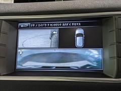 【バック／サイドモニター】を装備しております。リアと左側の映像がカラーで映し出されますので日々の駐車も安心安全です。 6