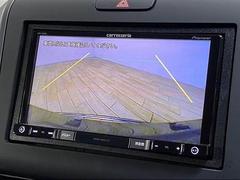 【カラーバックモニター】を装備しております。リアの映像がカラーで映し出されますので日々の駐車も安心安全です。 4