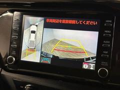 【パノラミックビューモニター】を装備しております。全周囲カメラで危険察知。狭い駐車場でも安心して駐車できますね。 3