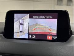 【アラウンドビューモニター】を装備しております。全周囲カメラで危険察知。狭い駐車場でも安心して駐車できますね。 4