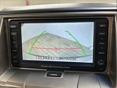 【カラーバックモニター】を装備しております。リアの映像がカラーで映し出されますので日々の駐車も安心安全です。 4