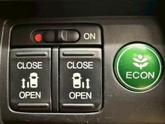 【衝突軽減ブレーキ・車線逸脱警報】など最新の装備が充実しております。 6