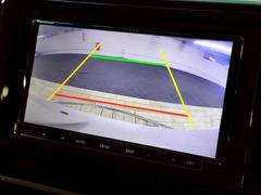 【カラーバックモニター】を装備しております。リアの映像がカラーで映し出されますので日々の駐車も安心安全です。 4