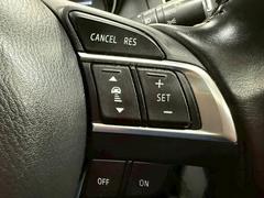 【レーダークルーズコントロール】装備車両です。レーダーやカメラを使って前を走るクルマの状況を検知して速度を調整してくれます。遠距離ドライブの高速道路などでは大活躍で疲労軽減に役立ちます。 5