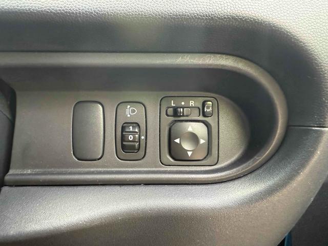 アイ ビバーチェ　ナビ　ＴＶ　スマートキー　電動格納ミラー　ＡＴ　盗難防止システム　ＡＢＳ　ＣＤ　衝突安全ボディ　エアコン　パワーステアリング　パワーウィンドウ　運転席エアバッグ（8枚目）