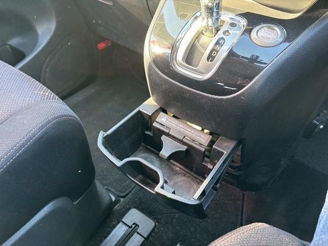 セレナ ハイウェイスター　走行距離１１００００キロ　車検整備　両側パワースライドドア　バックカメラ　ＨＤＤナビ　オートクルーズコントロール　日産純正アルミホイール　横滑り防止装置（51枚目）