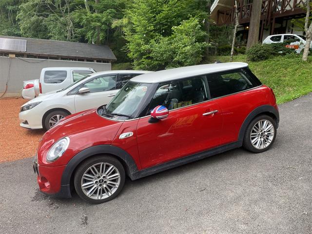 ＭＩＮＩ クーパーＳ　ＪＣＷステアリング　コンフォートアクセス　テレビたまに出ない現状（5枚目）