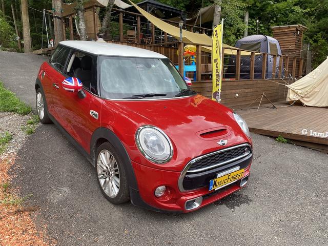 ＭＩＮＩ クーパーＳ　ＪＣＷステアリング　コンフォートアクセス　テレビたまに出ない現状（6枚目）