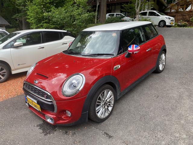 ＭＩＮＩ クーパーＳ　ＪＣＷステアリング　コンフォートアクセス　テレビたまに出ない現状（7枚目）