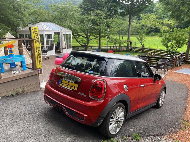 ＭＩＮＩ クーパーＳ　ＪＣＷステアリング　コンフォートアクセス　テレビたまに出ない現状（8枚目）