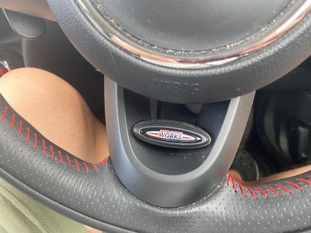 ＭＩＮＩ クーパーＳ　ＪＣＷステアリング　コンフォートアクセス　テレビたまに出ない現状（28枚目）