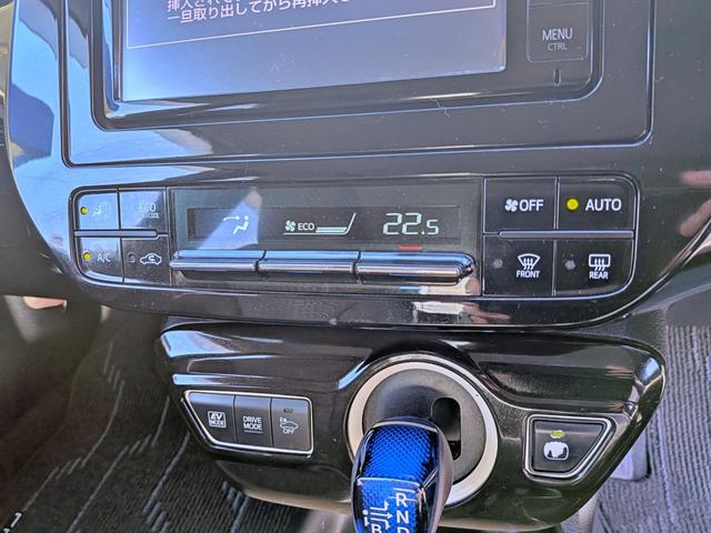 プリウス Ｓ　フルエアロ／純ナビフルセグ／Ｂカメラ／ＢＴ／ＥＴＣ／ステリモ／ＬＥＤヘッド／オートライト／オートＡＣ／ＶＳＣ／フォグ／純１５ＡＷ／ウィンカーミラー／シートリフター／バニティミラー／ＣＤ／ＤＶＤ（11枚目）