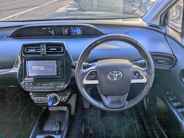 プリウス Ｓ　フルエアロ／純ナビフルセグ／Ｂカメラ／ＢＴ／ＥＴＣ／ステリモ／ＬＥＤヘッド／オートライト／オートＡＣ／ＶＳＣ／フォグ／純１５ＡＷ／ウィンカーミラー／シートリフター／バニティミラー／ＣＤ／ＤＶＤ（23枚目）