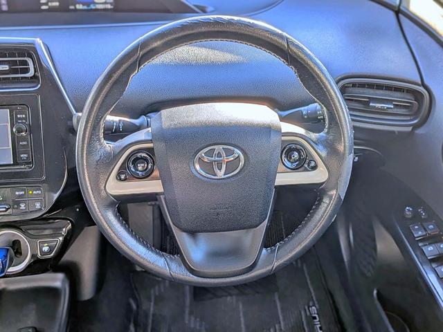 プリウス Ｓ　フルエアロ／純ナビフルセグ／Ｂカメラ／ＢＴ／ＥＴＣ／ステリモ／ＬＥＤヘッド／オートライト／オートＡＣ／ＶＳＣ／フォグ／純１５ＡＷ／ウィンカーミラー／シートリフター／バニティミラー／ＣＤ／ＤＶＤ（24枚目）