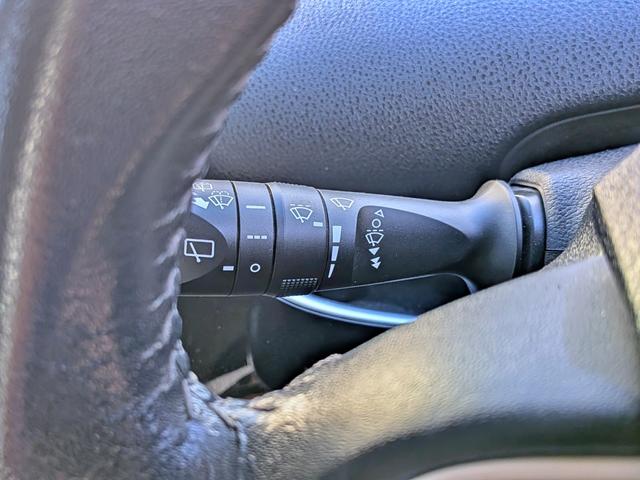 プリウス Ｓ　フルエアロ／純ナビフルセグ／Ｂカメラ／ＢＴ／ＥＴＣ／ステリモ／ＬＥＤヘッド／オートライト／オートＡＣ／ＶＳＣ／フォグ／純１５ＡＷ／ウィンカーミラー／シートリフター／バニティミラー／ＣＤ／ＤＶＤ（35枚目）