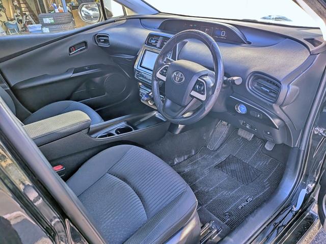 プリウス Ｓ　フルエアロ／純ナビフルセグ／Ｂカメラ／ＢＴ／ＥＴＣ／ステリモ／ＬＥＤヘッド／オートライト／オートＡＣ／ＶＳＣ／フォグ／純１５ＡＷ／ウィンカーミラー／シートリフター／バニティミラー／ＣＤ／ＤＶＤ（38枚目）