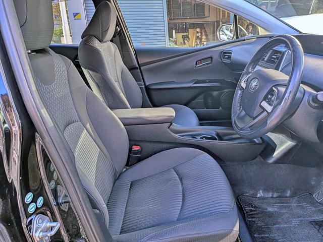 プリウス Ｓ　フルエアロ／純ナビフルセグ／Ｂカメラ／ＢＴ／ＥＴＣ／ステリモ／ＬＥＤヘッド／オートライト／オートＡＣ／ＶＳＣ／フォグ／純１５ＡＷ／ウィンカーミラー／シートリフター／バニティミラー／ＣＤ／ＤＶＤ（39枚目）