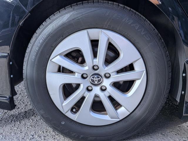 プリウス Ｓ　フルエアロ／純ナビフルセグ／Ｂカメラ／ＢＴ／ＥＴＣ／ステリモ／ＬＥＤヘッド／オートライト／オートＡＣ／ＶＳＣ／フォグ／純１５ＡＷ／ウィンカーミラー／シートリフター／バニティミラー／ＣＤ／ＤＶＤ（55枚目）