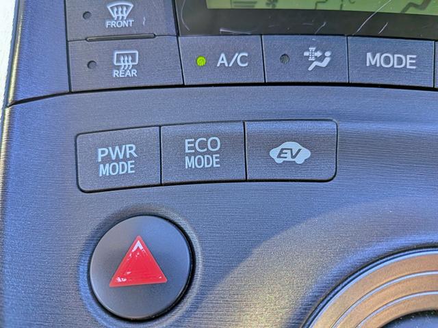 プリウス S 10型ナビフルセグ/Bカメラ/HID/ETC/禁煙/BT/HDMI/スマホ連携/フォグ/オートライト/スマートキー/純15AW/CD/DVD/ウィンカーミラー/シートリフター(31枚目)