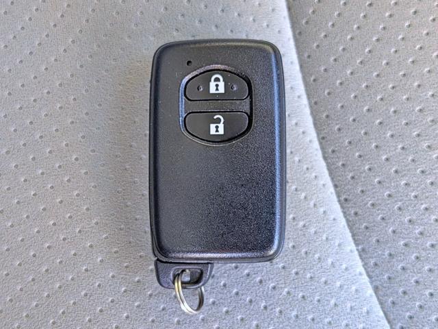 プリウス S 10型ナビフルセグ/Bカメラ/HID/ETC/禁煙/BT/HDMI/スマホ連携/フォグ/オートライト/スマートキー/純15AW/CD/DVD/ウィンカーミラー/シートリフター(40枚目)