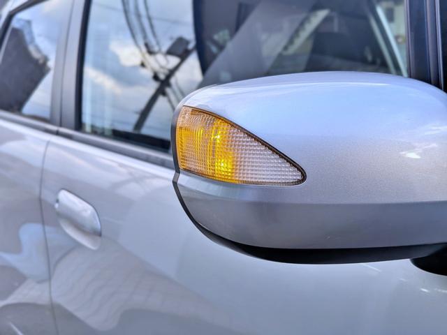 フィットハイブリッド ベースグレード　純正ＣＤ／ＡＵＸ／クルコン／ＥＴＣ／オートＡＣ／禁煙／キーレス／ＥＣＯＮモード／シートリフター／バニティミラー／ウィンカーミラー／チップアップシート（19枚目）