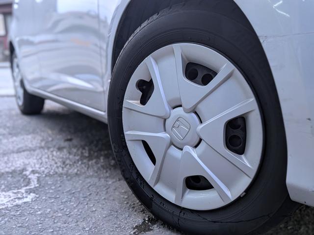 フィットハイブリッド ベースグレード　純正ＣＤ／ＡＵＸ／クルコン／ＥＴＣ／オートＡＣ／禁煙／キーレス／ＥＣＯＮモード／シートリフター／バニティミラー／ウィンカーミラー／チップアップシート（21枚目）