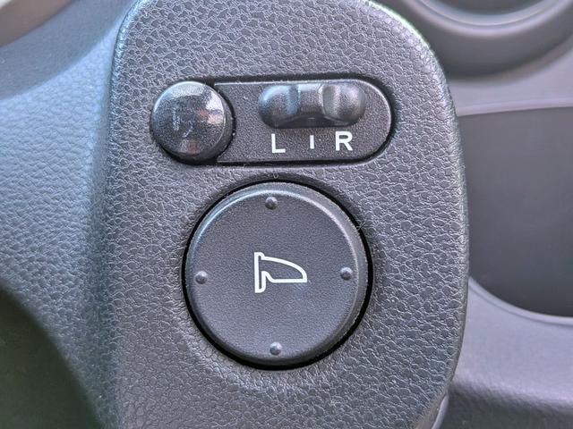 フィットハイブリッド ベースグレード　純正ＣＤ／ＡＵＸ／クルコン／ＥＴＣ／オートＡＣ／禁煙／キーレス／ＥＣＯＮモード／シートリフター／バニティミラー／ウィンカーミラー／チップアップシート（29枚目）