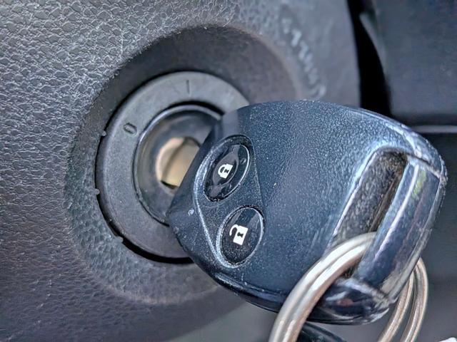 フィットハイブリッド ベースグレード　純正ＣＤ／ＡＵＸ／クルコン／ＥＴＣ／オートＡＣ／禁煙／キーレス／ＥＣＯＮモード／シートリフター／バニティミラー／ウィンカーミラー／チップアップシート（34枚目）